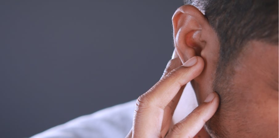 Enlever un bouchon d'oreille naturellement : les astuces de Michel