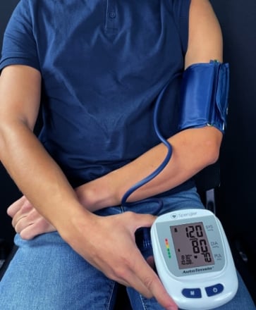 Tensiomètre au bras - mesure fiable de la tension artérielle au niveau du  bras - Tensiomètre - Achat & prix